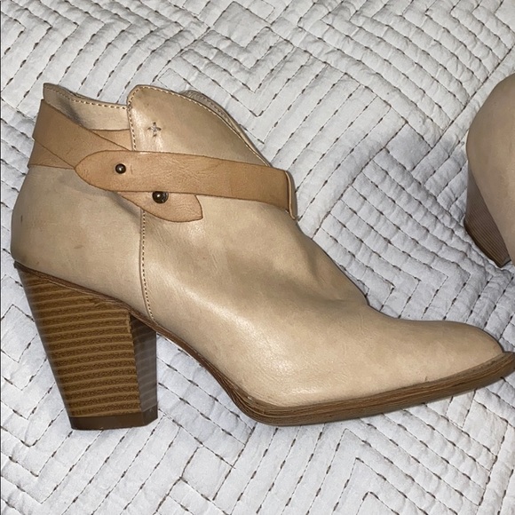 Xoxo size 10 booties. - Picture 2 of 3